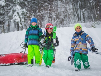 Winter outdoor activities - Ski