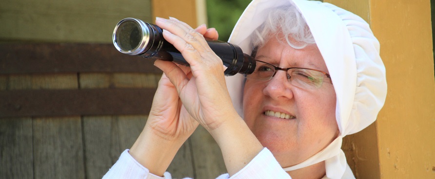 La Commère sait tout ce qui s'passe!