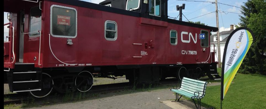 À vos vélos, mes petits conducteurs de train!