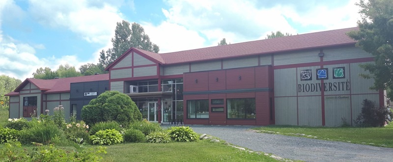 Centre de la biodiversité du Québec - Outside in summer