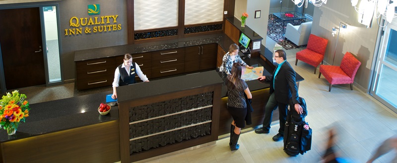 Hôtel Quality Inn & Suites Victoriaville - Front desk