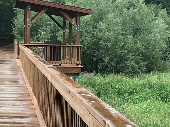 Blogue - Découvrir une région en solo - Abri sur la passerelle