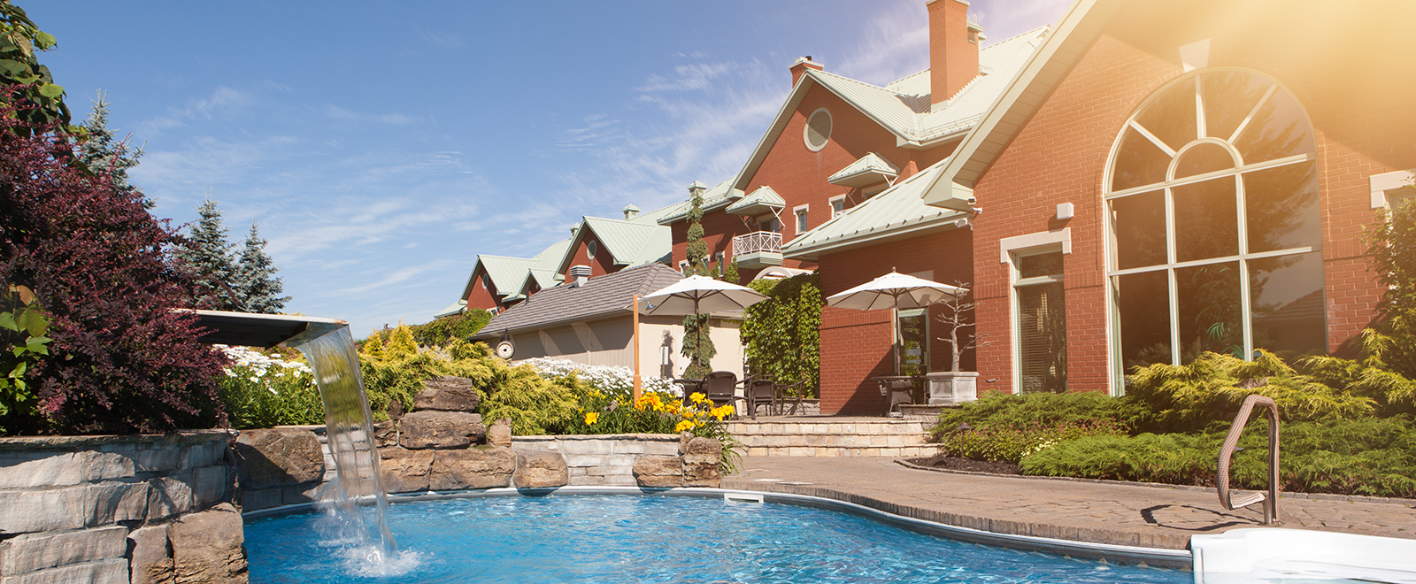 Auberge Godefroy - Piscine Profitez de vos vacances dans la piscine extérieure de l'Auberge Godefroy.