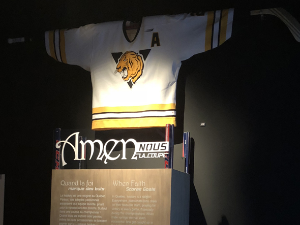 Blogue - Découvrir une région en solo - Chandail de hockey