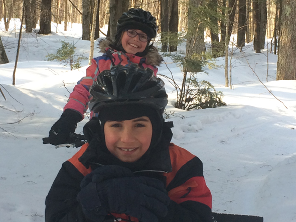 Des enfants heureux en Fat bike