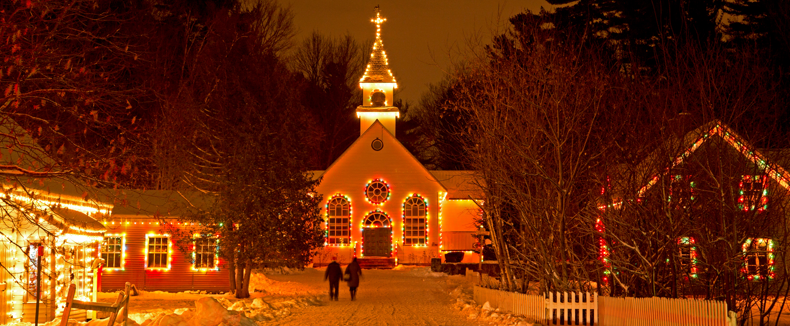 Vivez l'expérience d'un Noël traditionnel et découvrez le Village illuminé.
