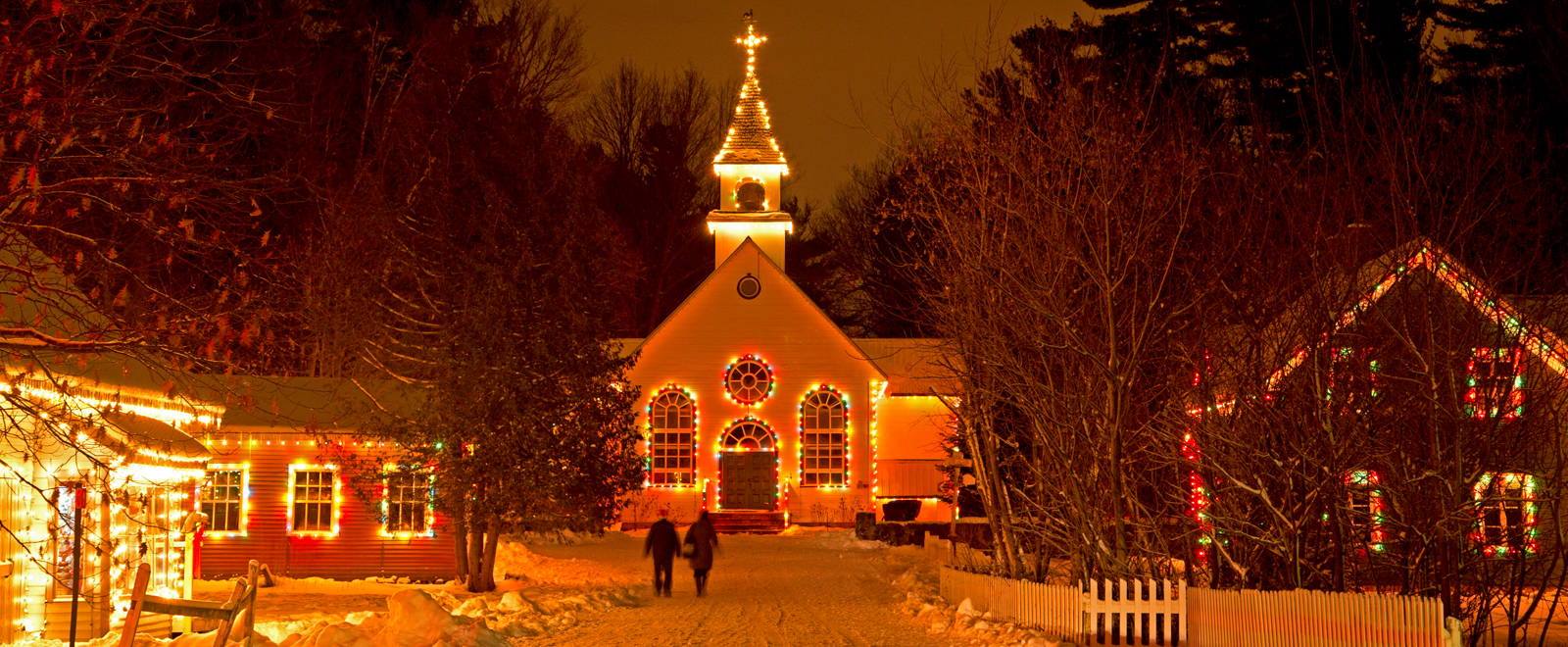 Village illuminé - Maisons illuminées Vivez l'expérience d'un Noël traditionnel et découvrez le Village illuminé.
