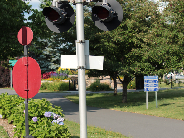 Suivez la piste cyclable du Parc linéaire des Bois-Francs.