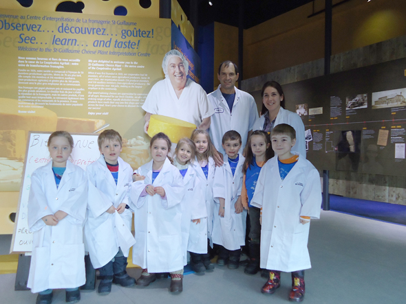 Visite scolaire au Centre d'interprétation de la Fromagerie Saint-Guillaume.