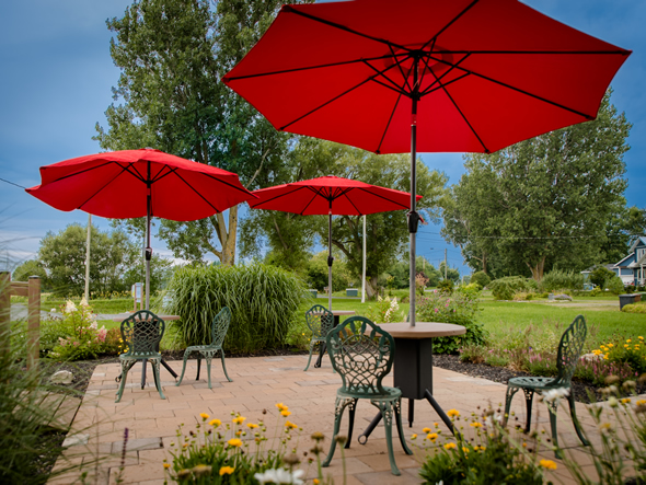 Blogue - Vignobles - terrasse Domaine des 3 futs Terrasse au Domaine des 3 futs de Drummondville