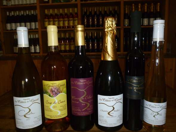 Les vins du vignoble Les Côtes du Gavet sont disponibles les vendredis soirs à la fromagerie.