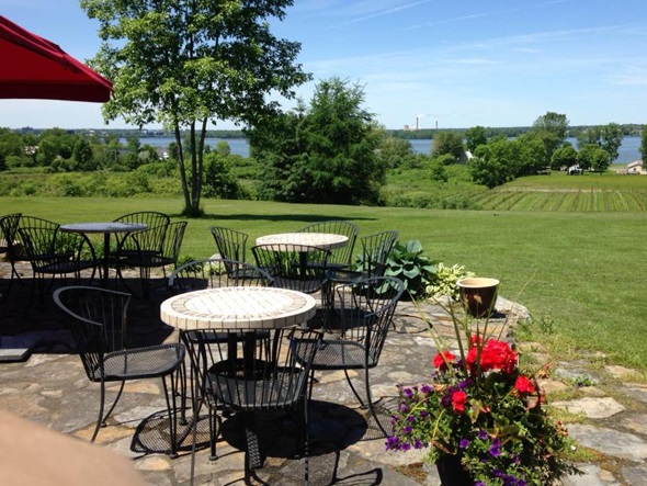 Une vue magnifique de la terrasse du Domaine du Clos de l'Isle.